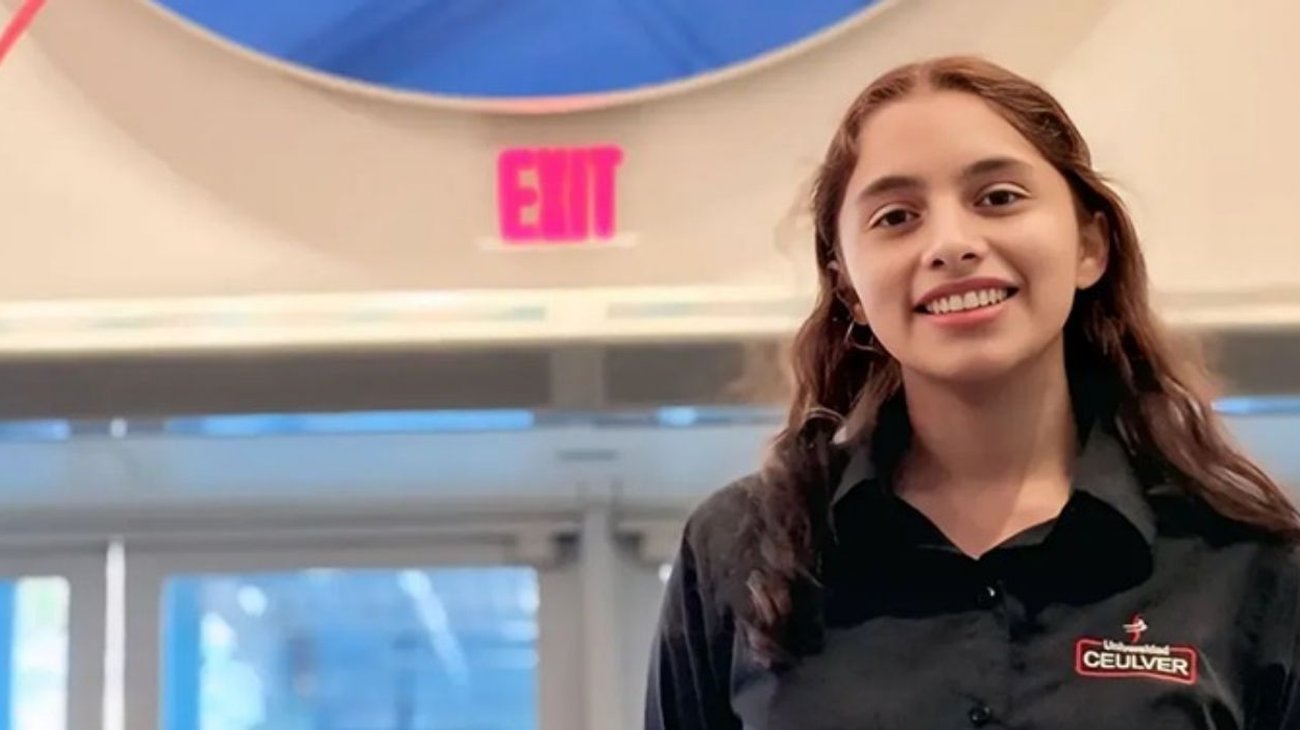 sheinbaum_felicita_a_egresada_f5603fb0f8