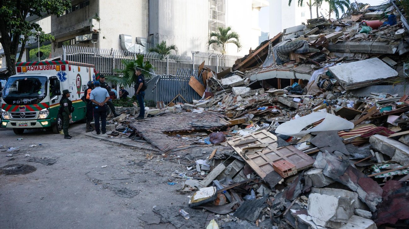 México envía rescatistas y médicos a Venezuela tras sismos