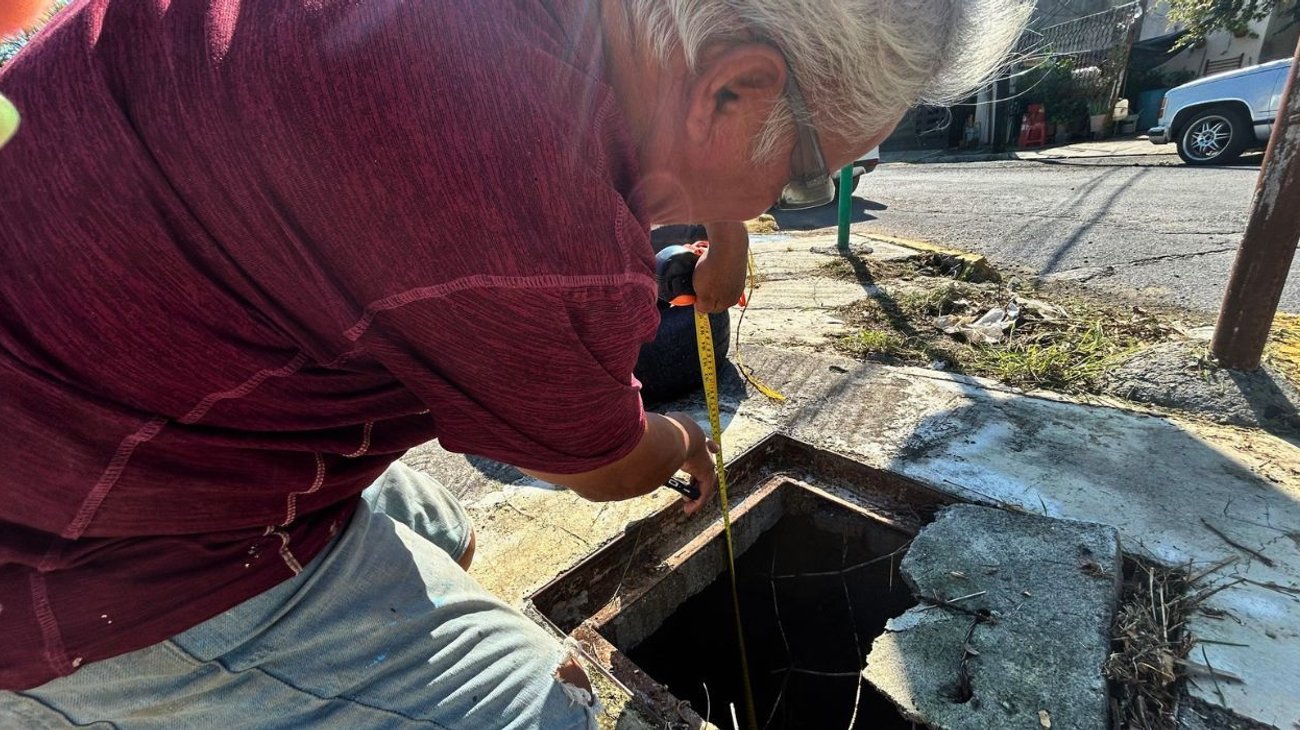 Mega socavón de 7 metros preocupa a vecinos de Guadalupe