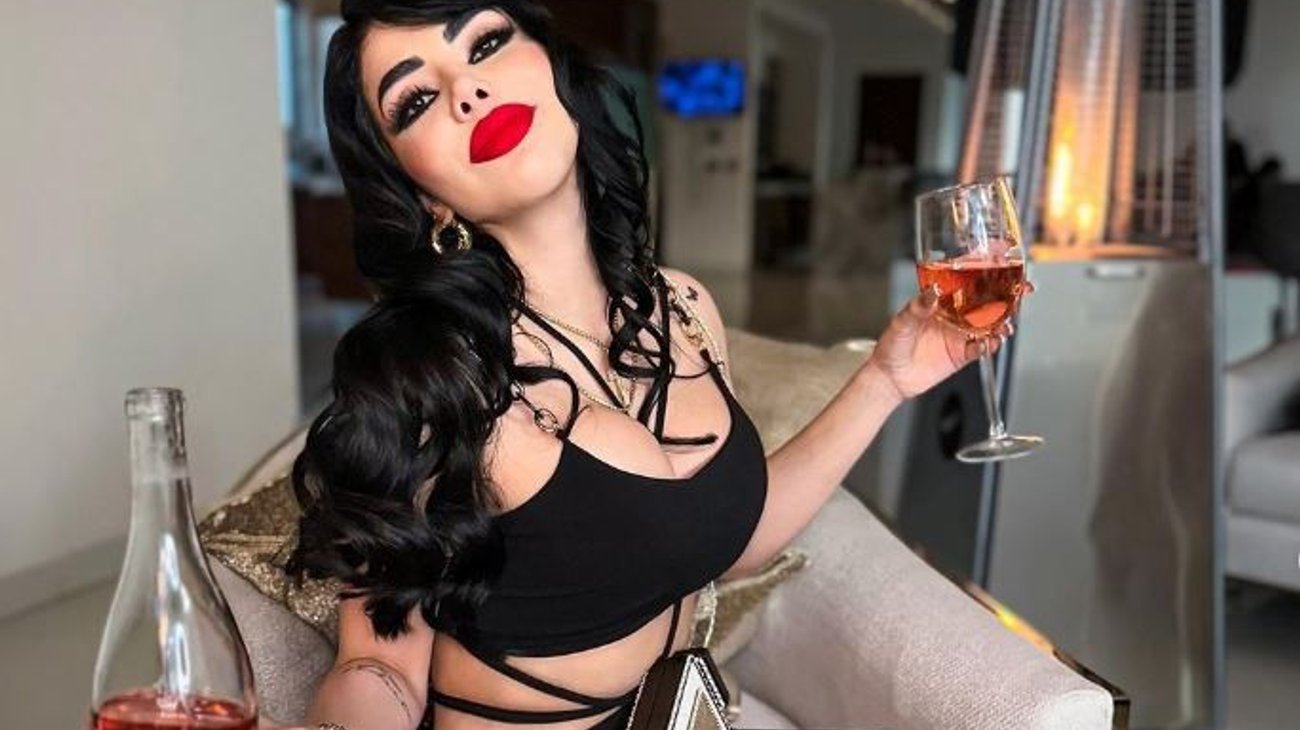 Critican a Sol León por exponer ‘pack’ de empleado en 'live'