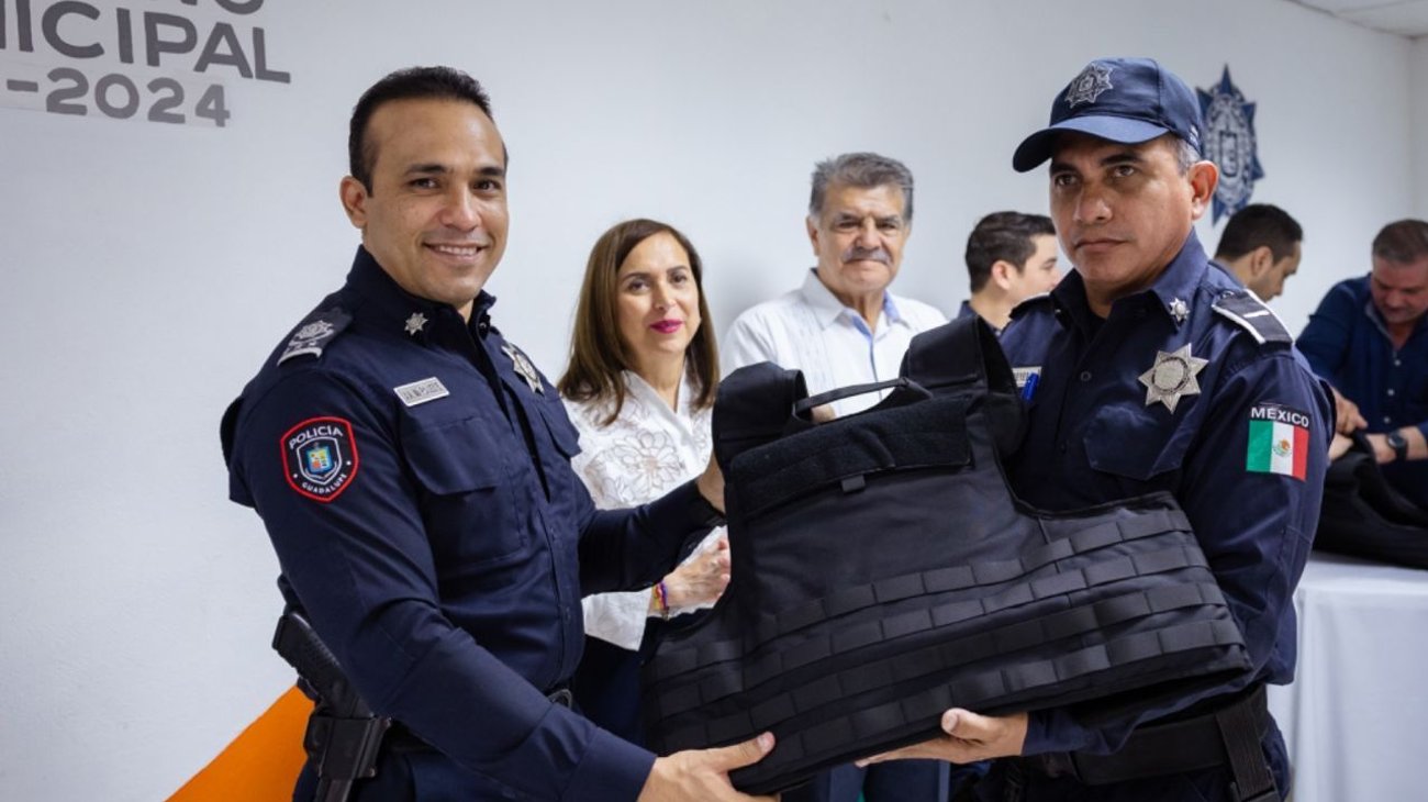  Estrenan policías de Guadalupe chalecos antibalas