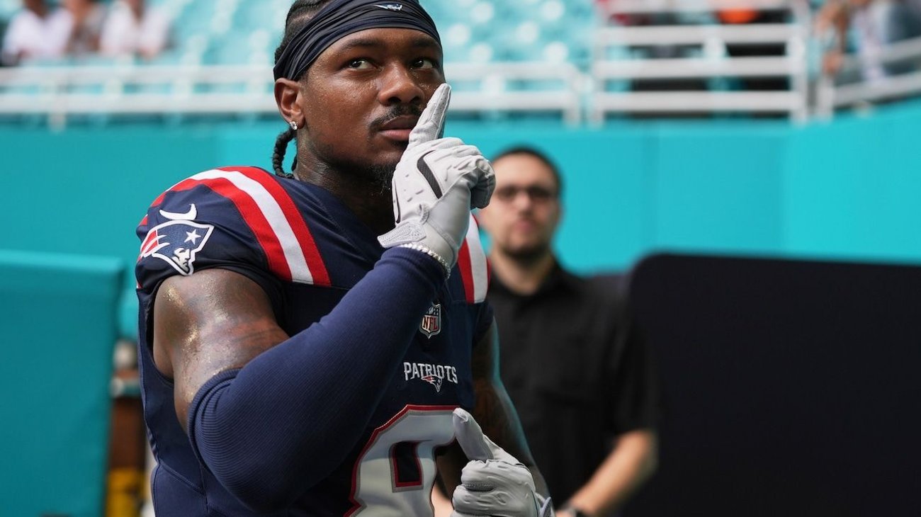 Enfrenta Stefon Diggs cargos por estrangulamiento