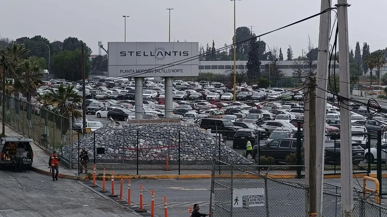 Detiene Stellantis líneas de producción en Saltillo