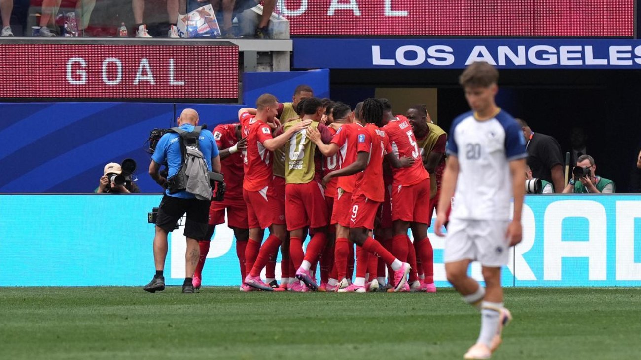 Suiza aplasta 4-1 a Bosnia y toma el liderato del Grupo B