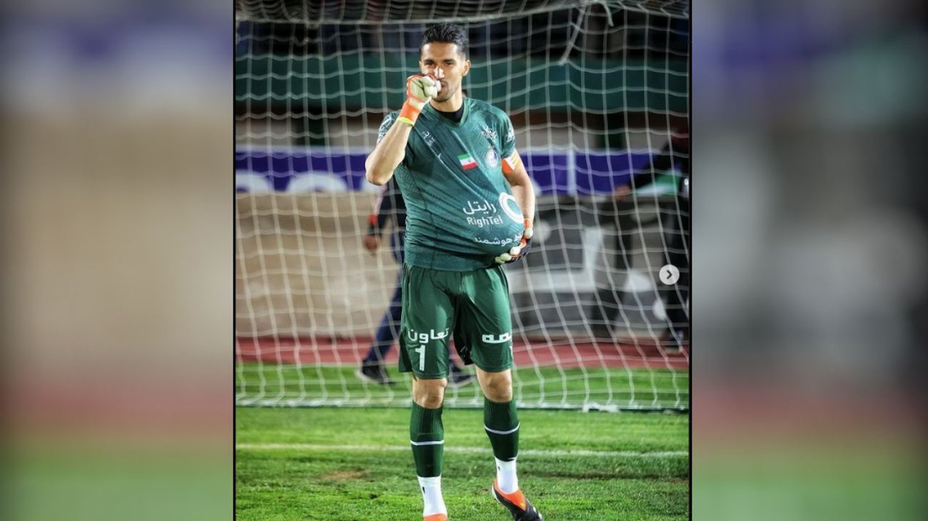 Suspenden a portero iraní por abrazar a una aficionada