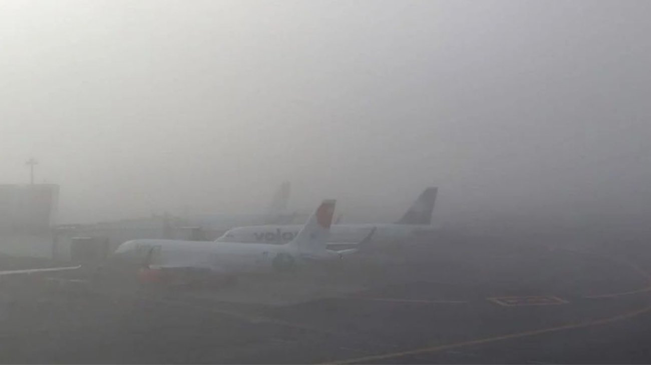 Aeropuerto de CDMX suspende vuelos por extrema neblina