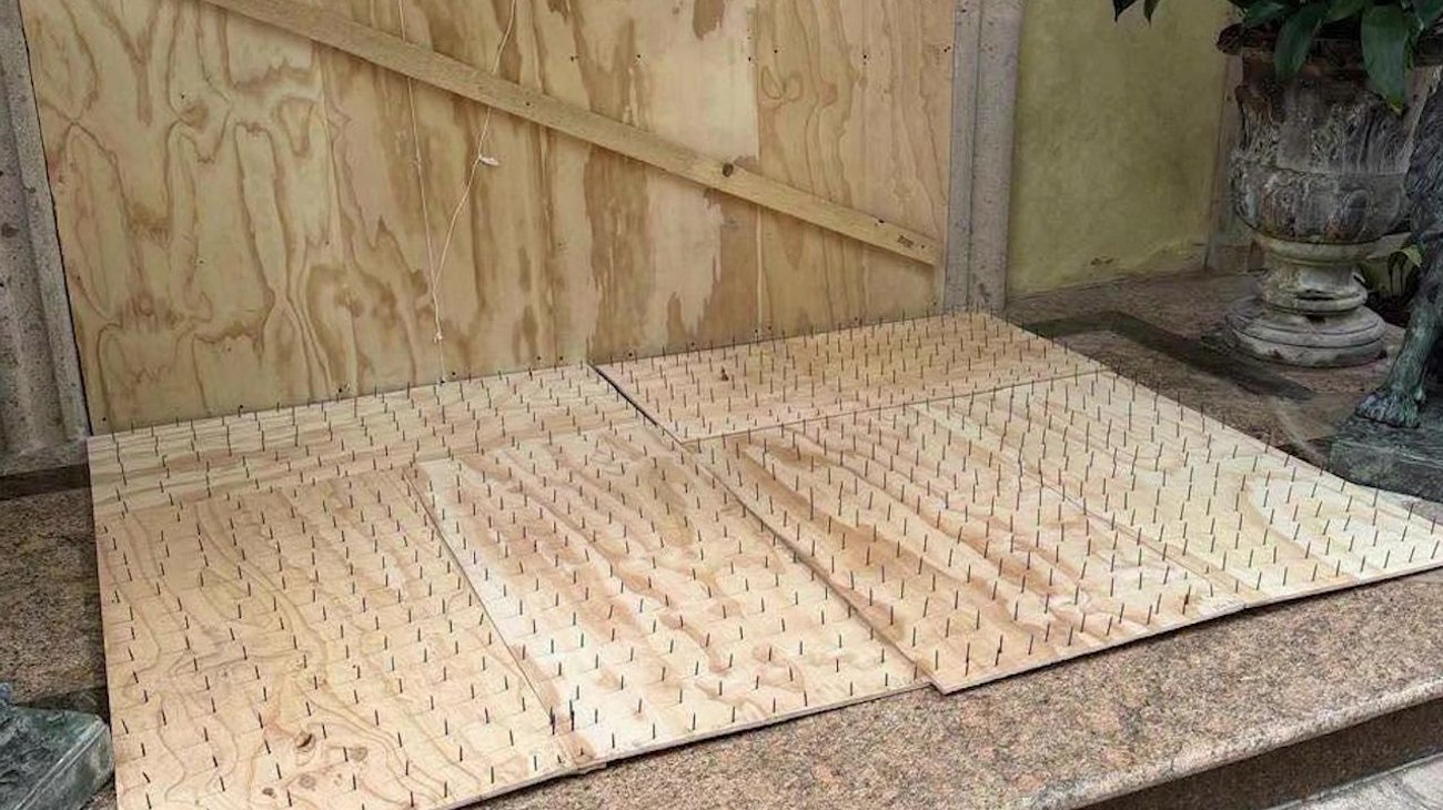 Denuncian en Profepa uso de tablas antiosos con clavos
