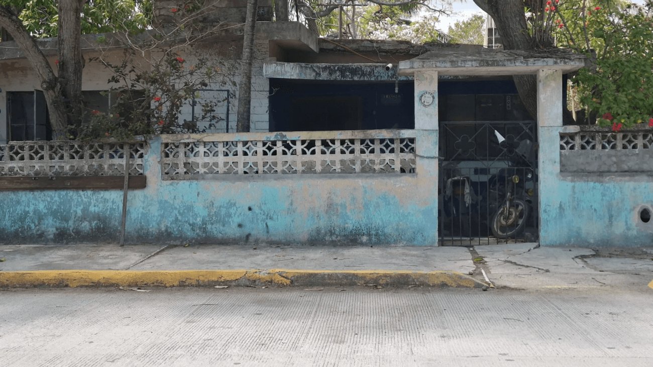 Vecinos denuncian malos olores y residuos por refinería Madero