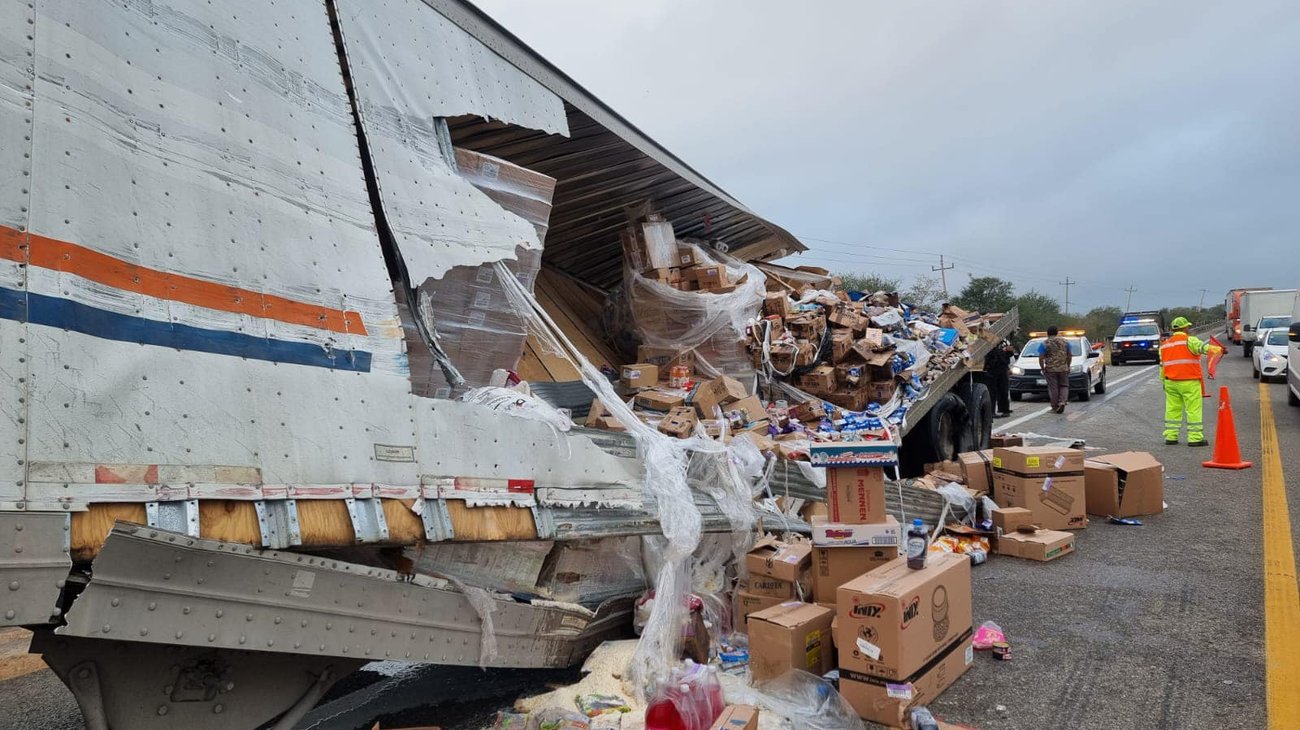Chocan dos unidades de carga pesada; no hay lesionados