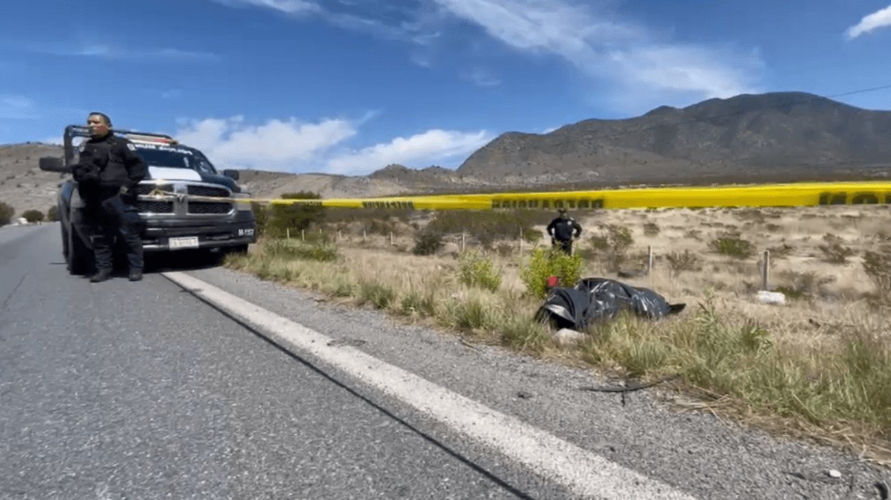 Localizan a hombre sin vida a la orilla de la carretera 57