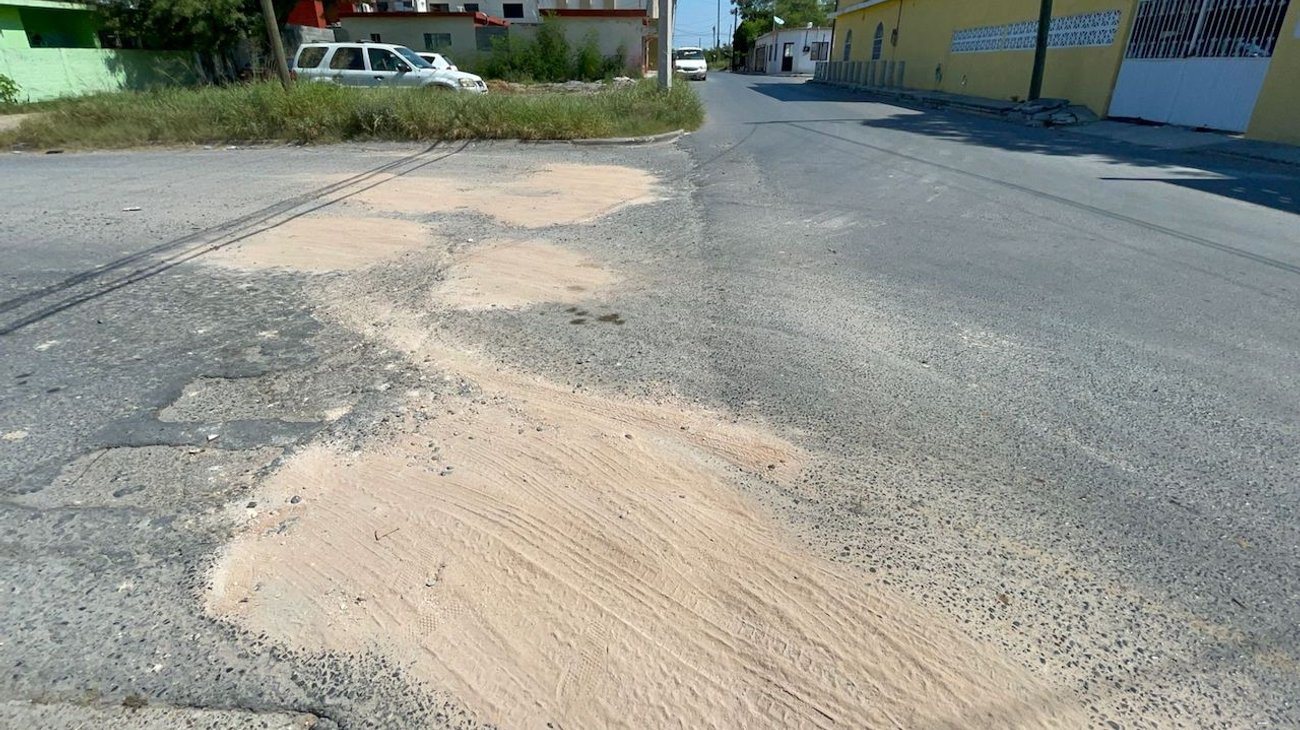Tapan baches ante la falta de acción gubernamental