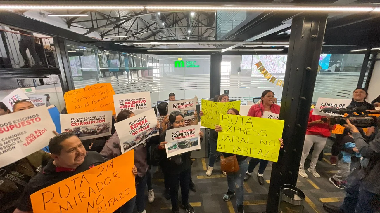 Protestan e irrumpen en sesión; rechazan ajuste tarifario