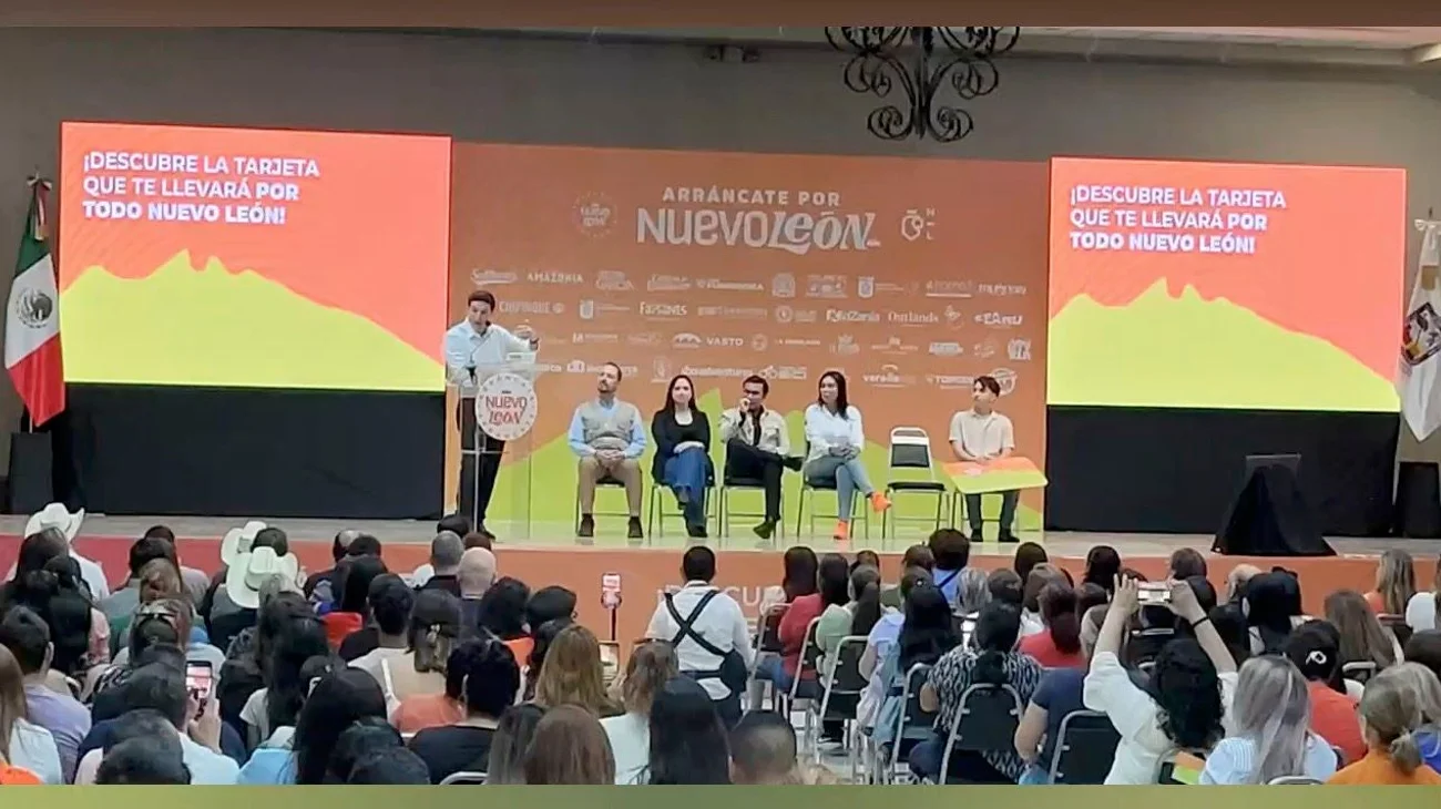 Entregan tarjeta de descuentos 'Arráncate por Nuevo León'