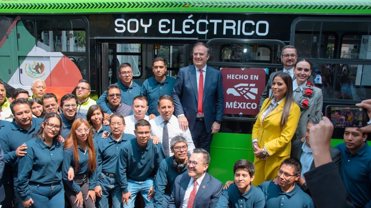 Presenta México a Taruk, primer autobús eléctrico 100% mexicano