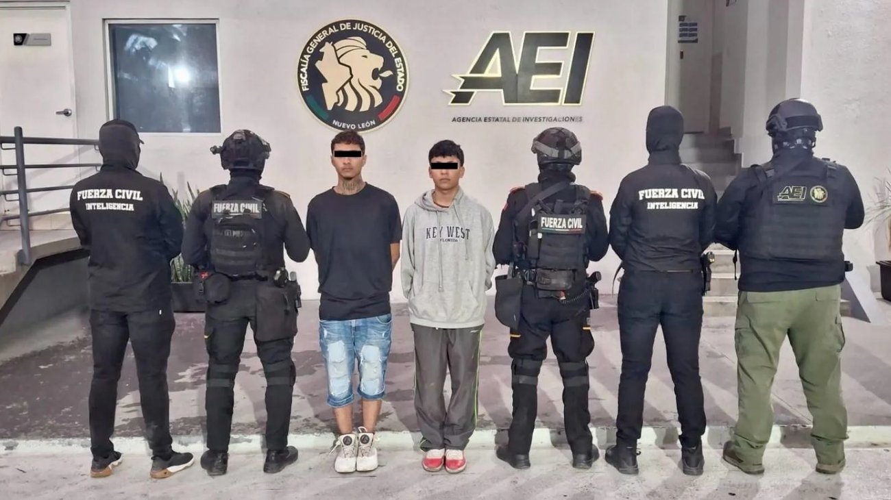 Arrestan a dos con varias dosis de droga en Escobedo