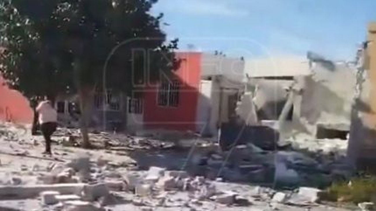 Explosión en vivienda por fuga de gas daña 33 casas en Torreón