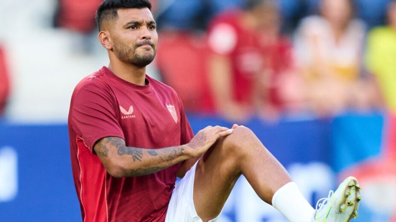 Tecatito hace de emoción su regreso a Rayados