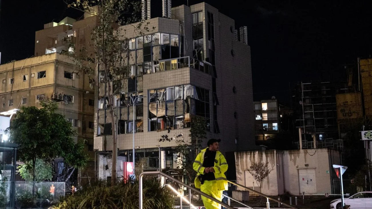 Hutíes lanzan cohete a Tel Aviv dejando al menos 16 heridos