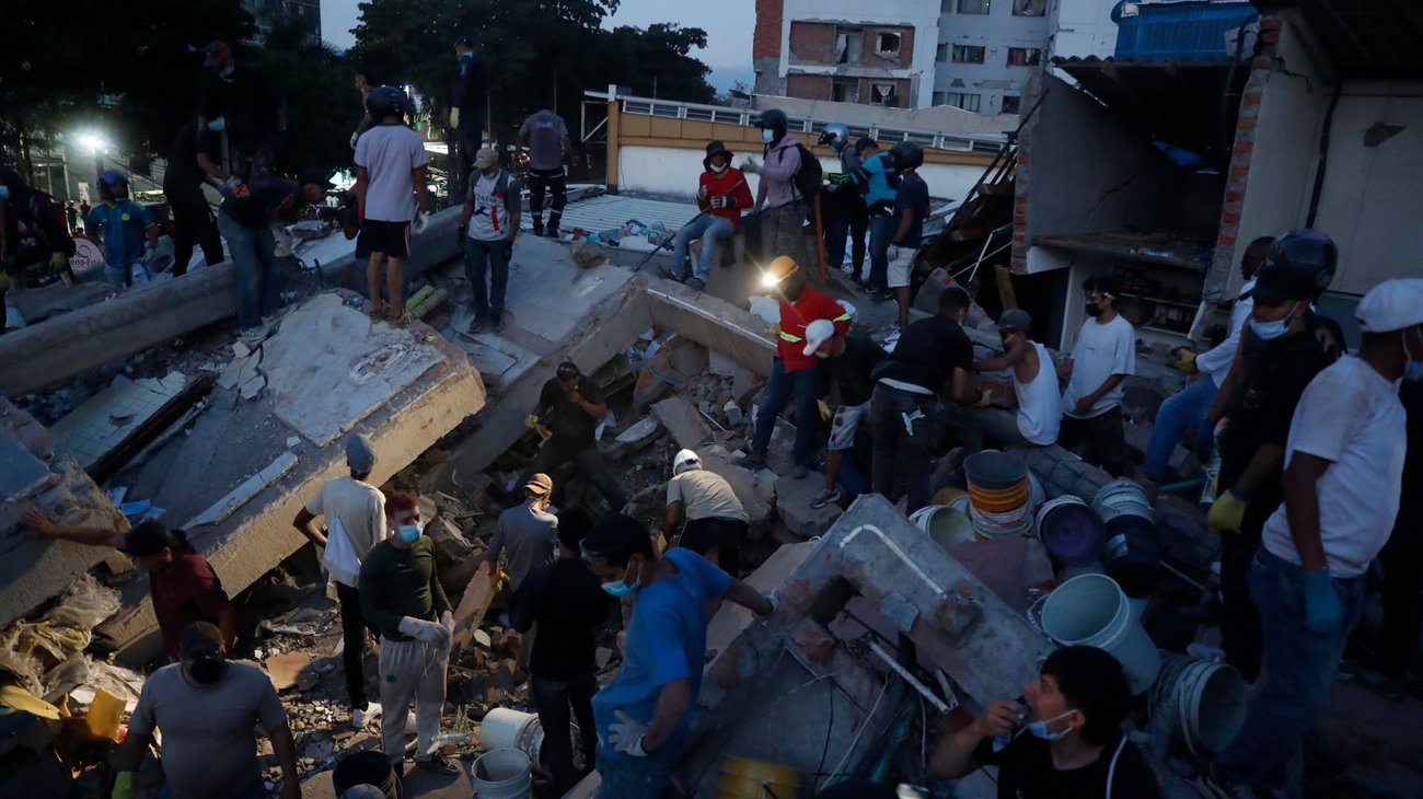 Sube a 169 el número de muertos por terremoto en Colombia