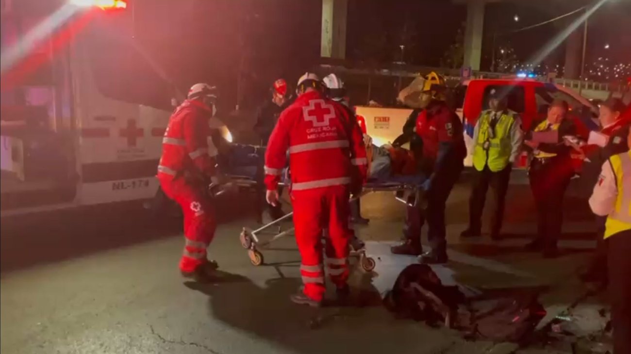 Derrapa motociclista en Constitución por derrame de aceite