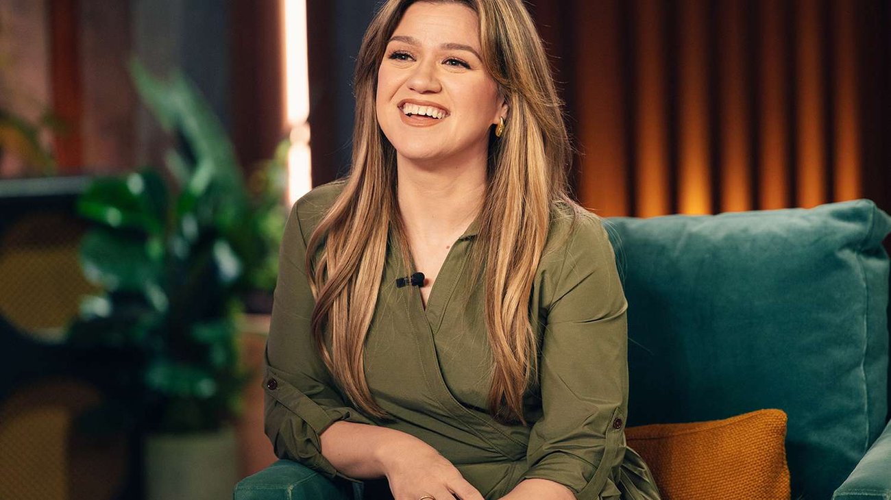 the_kelly_clarkson_show_season_6_main_031125_d407f61588874ed3b1602658e3807a39_235589965b