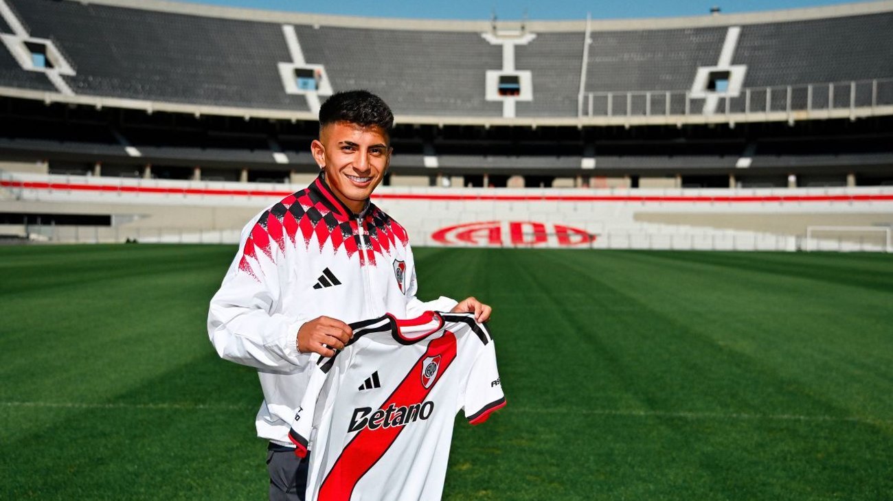 Thiago Almada firma contrato con el River Plate