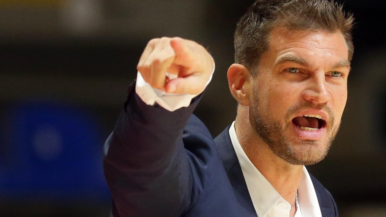 Fichan los Bulls a Tiago Splitter como nuevo entrenador