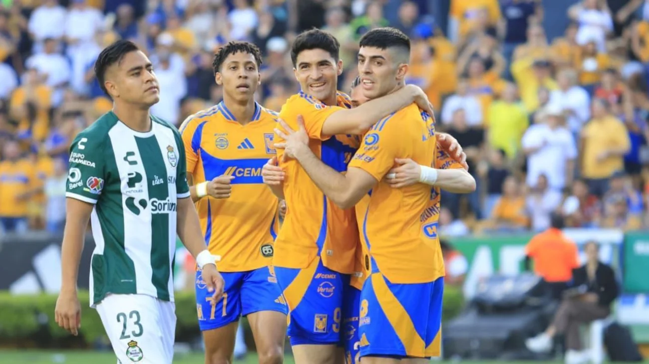 Tigres derrota 3-0 a Santos Laguna y sigue invicto