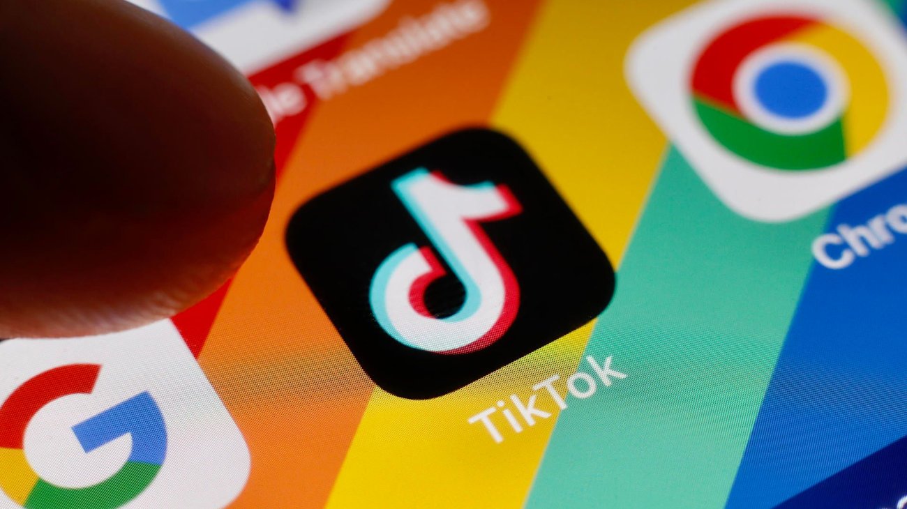 Bruselas acusa a TikTok de no proteger suficientemente a menores