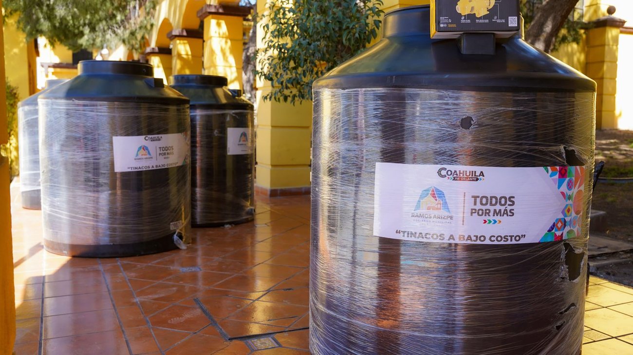 Entregan 585 paquetes de tinacos en Ramos Arizpe