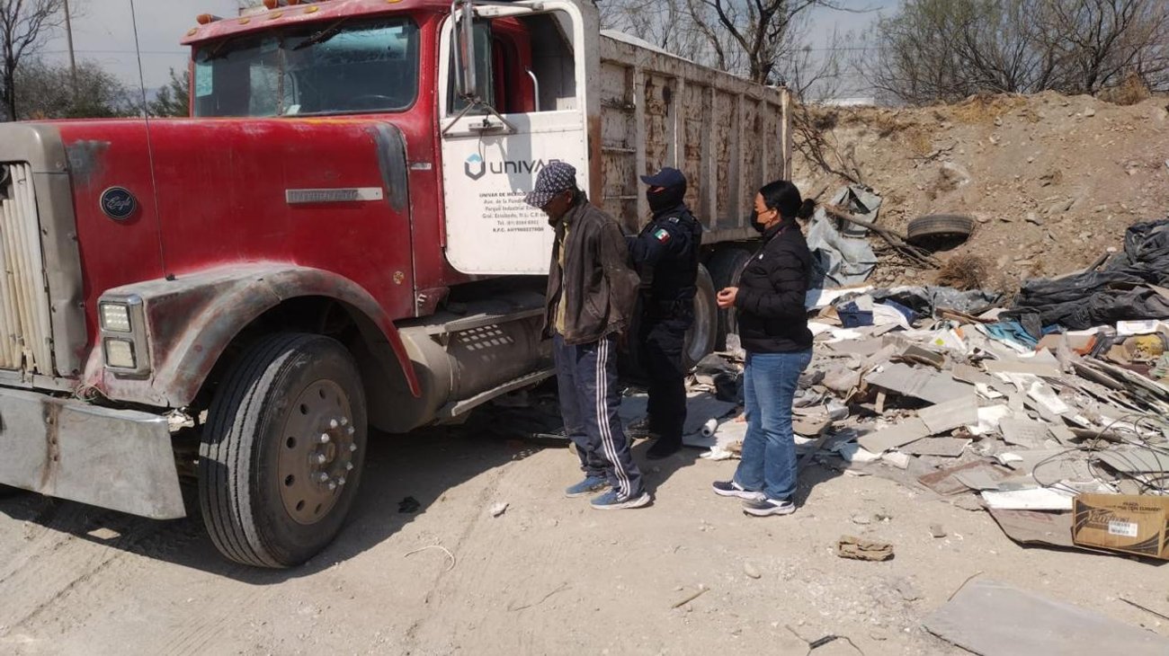 Tira escombro en Escobedo y recibe multa de 100 mil pesos