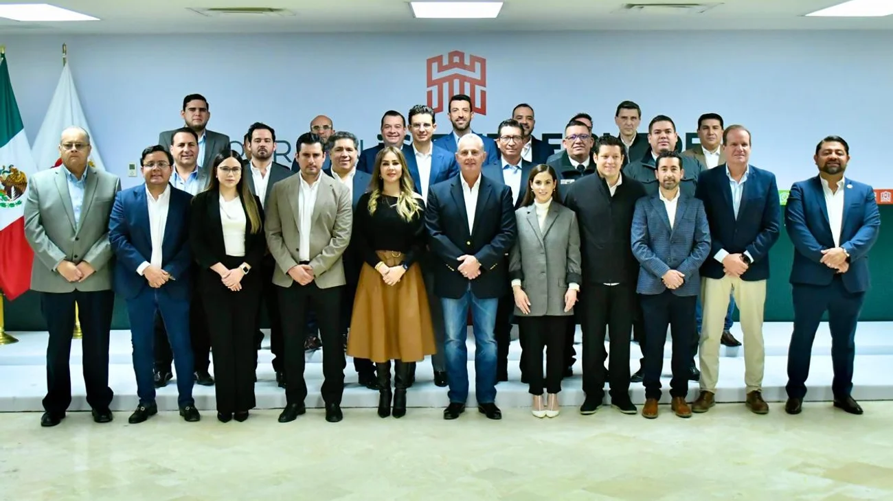 Rinden protesta funcionarios del municipio de Torreón