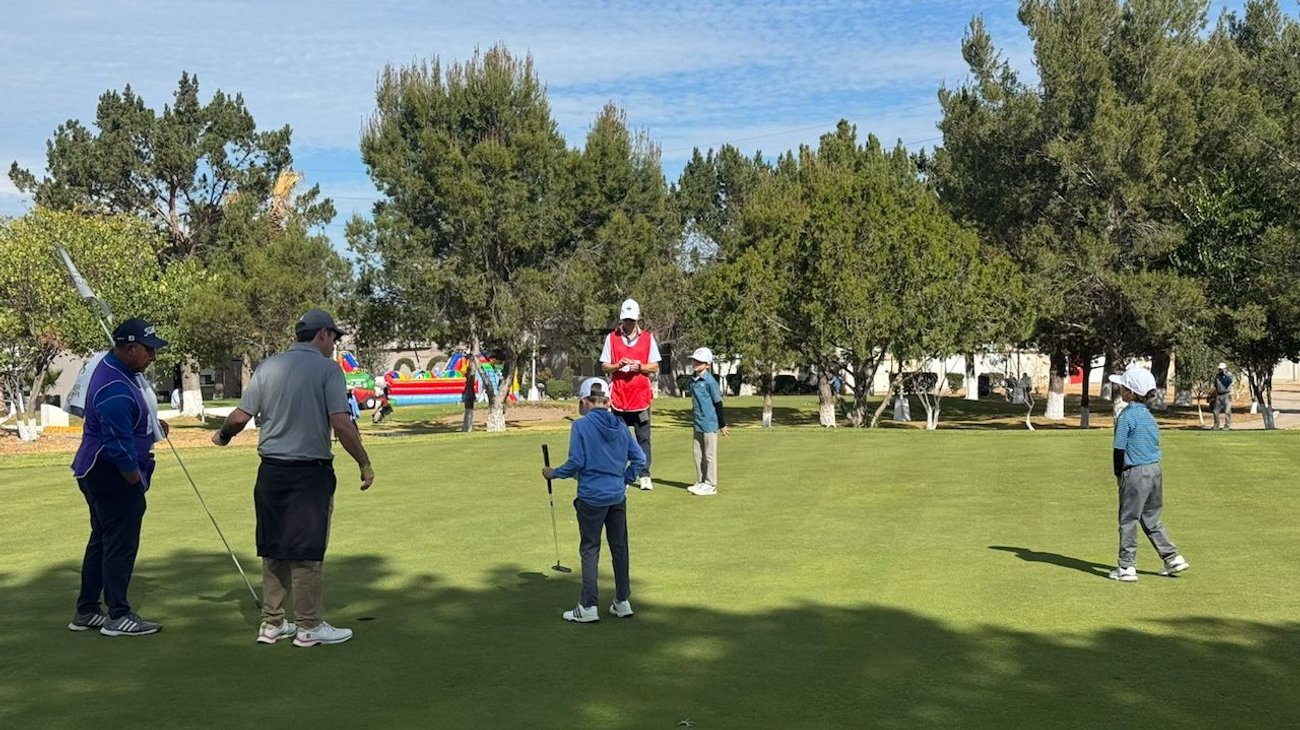 Protagonizan niñas y niños torneo regional de golf en Saltillo