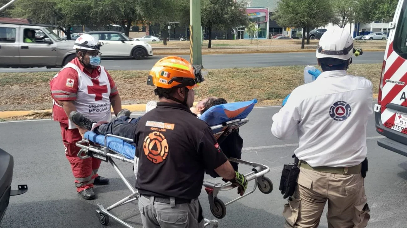 Cae trabajador de una altura de cuatro metros en Fomerrey 16