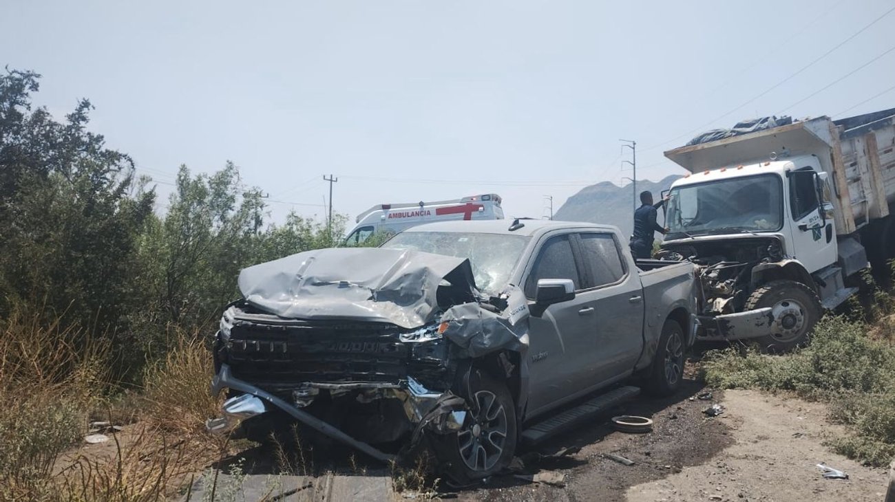 Tractocamión impacta contra camioneta de familia de Dallas