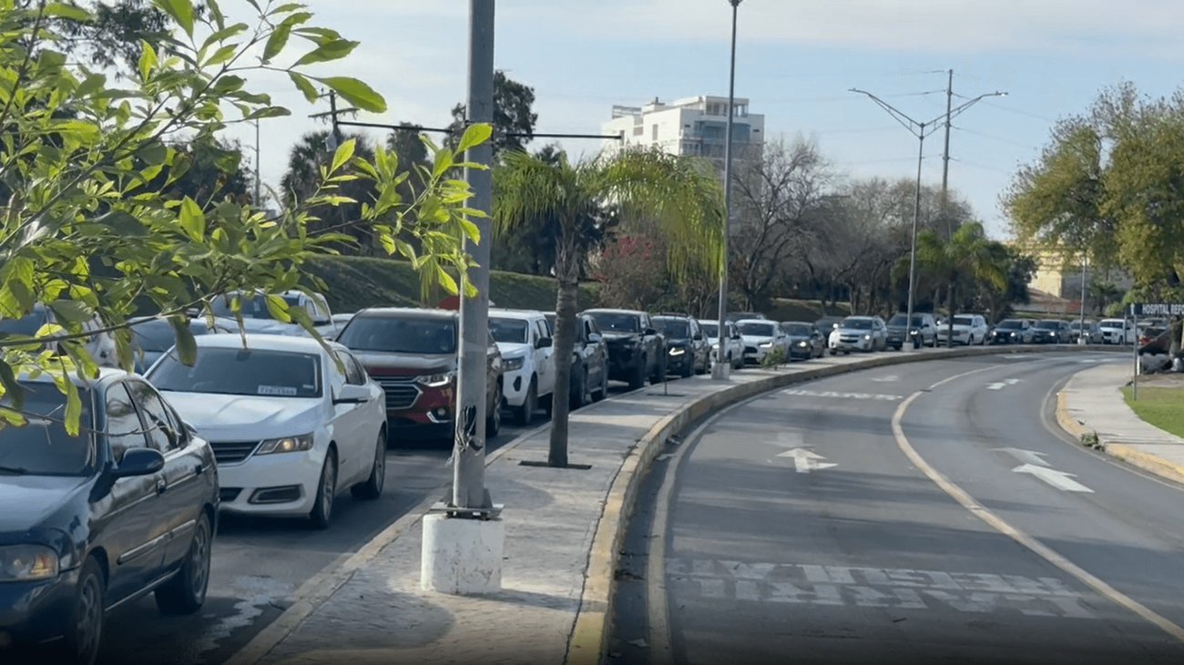 Filas en puentes internacionales frenan clientes hacia Matamoros