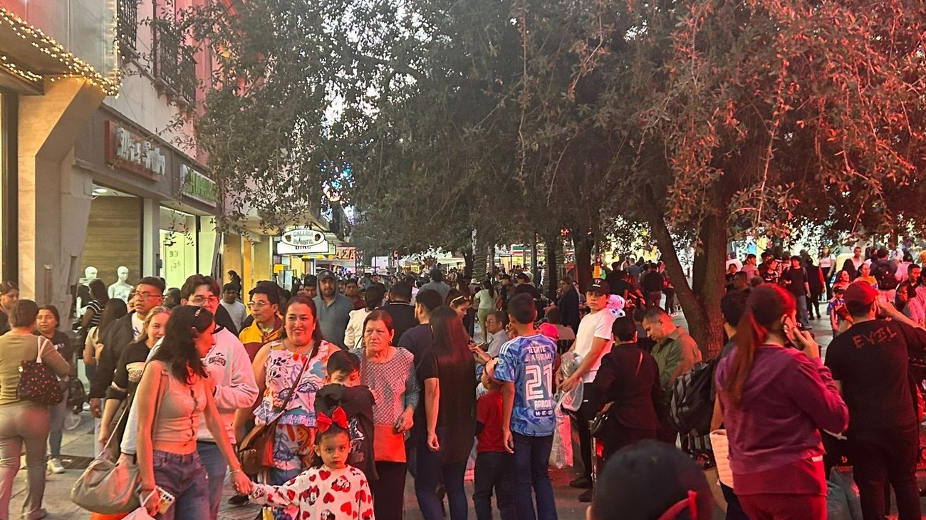 Aumenta afluencia y tráfico en Monterrey por compras navideñas