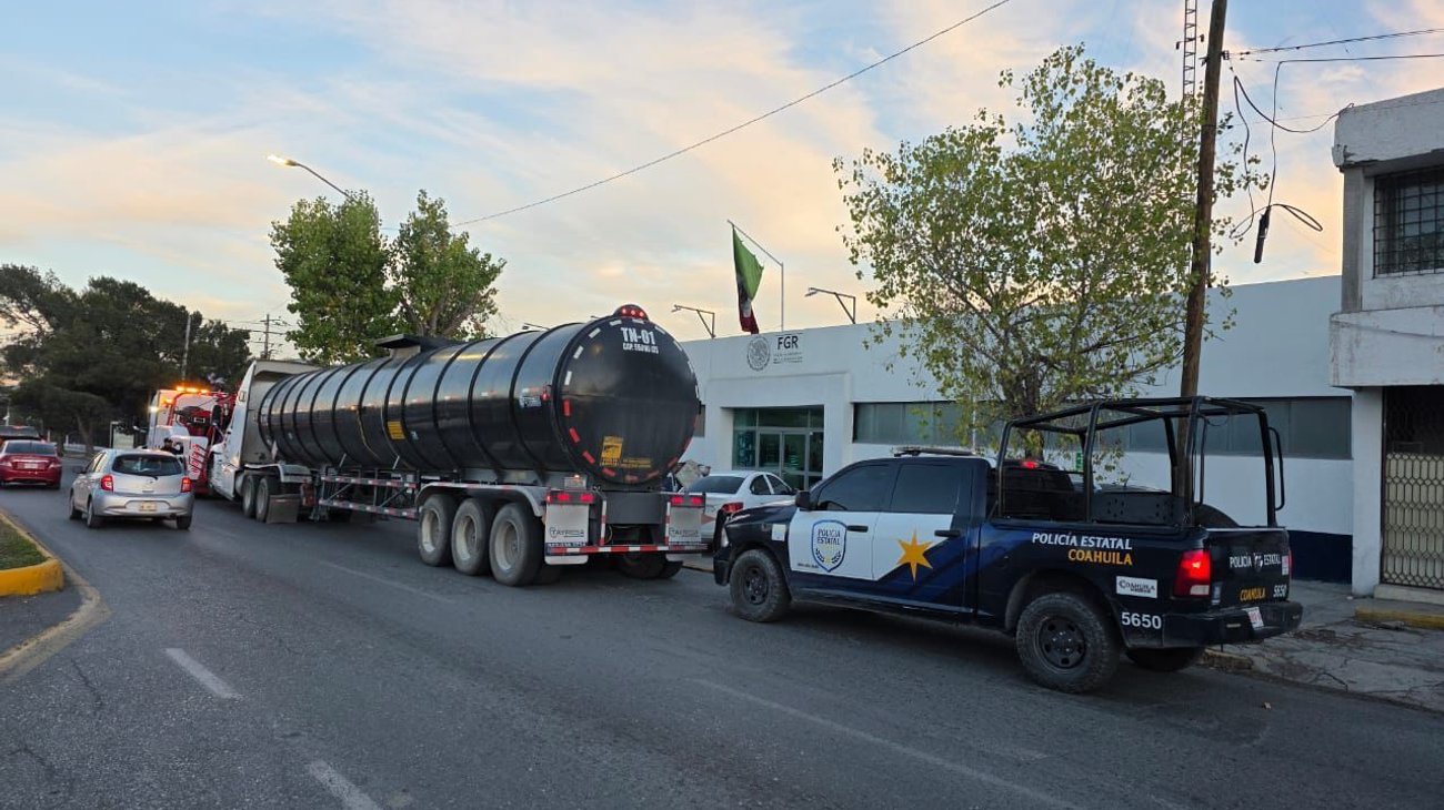 Aseguran pipa con presunto huachicol en Saltillo