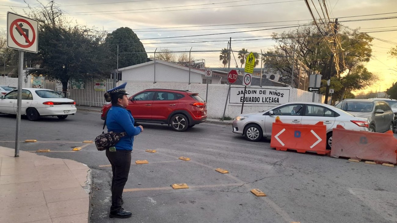 Colocan muros frente a kínder para evitar circular en contra