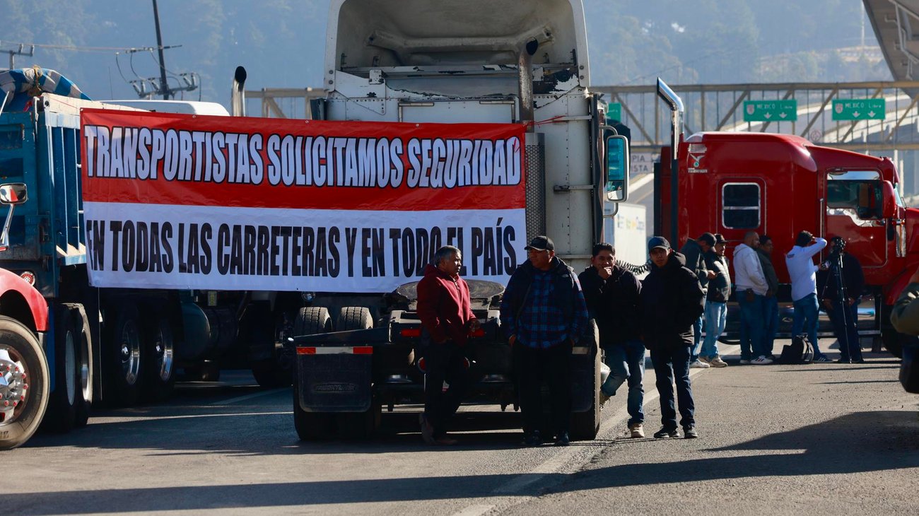 Acuerda gobierno diálogo con transportistas y agricultores