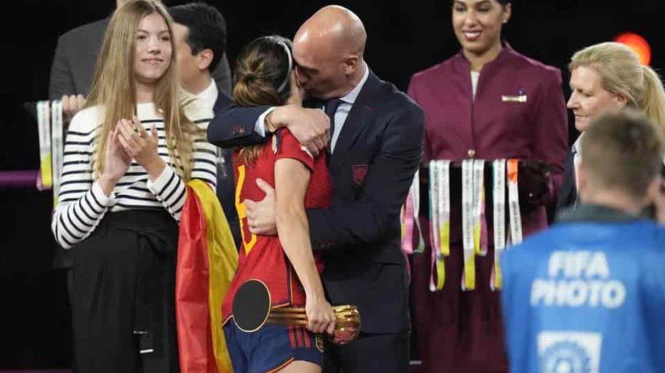 Denuncia NY Times sexismo en fútbol femenino español