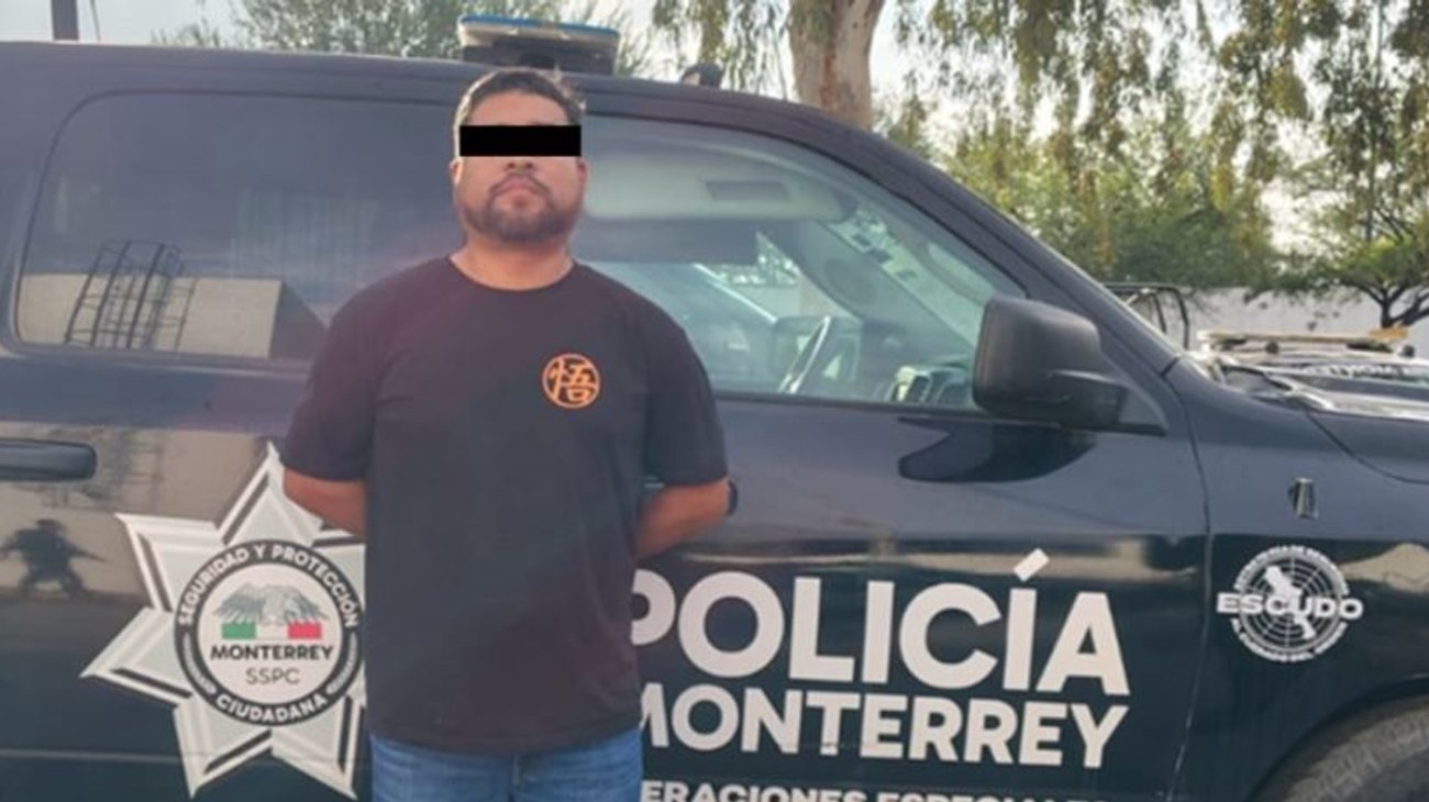 Detienen a hombre por hacerse pasar por policía en Monterrey