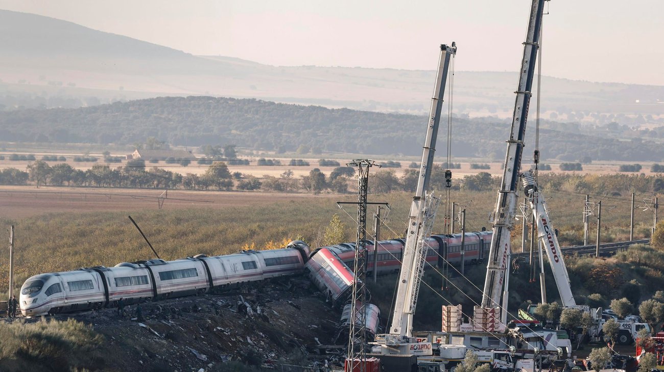 Suben a 69 los muertos en accidente; Sánchez promete aclarar todo