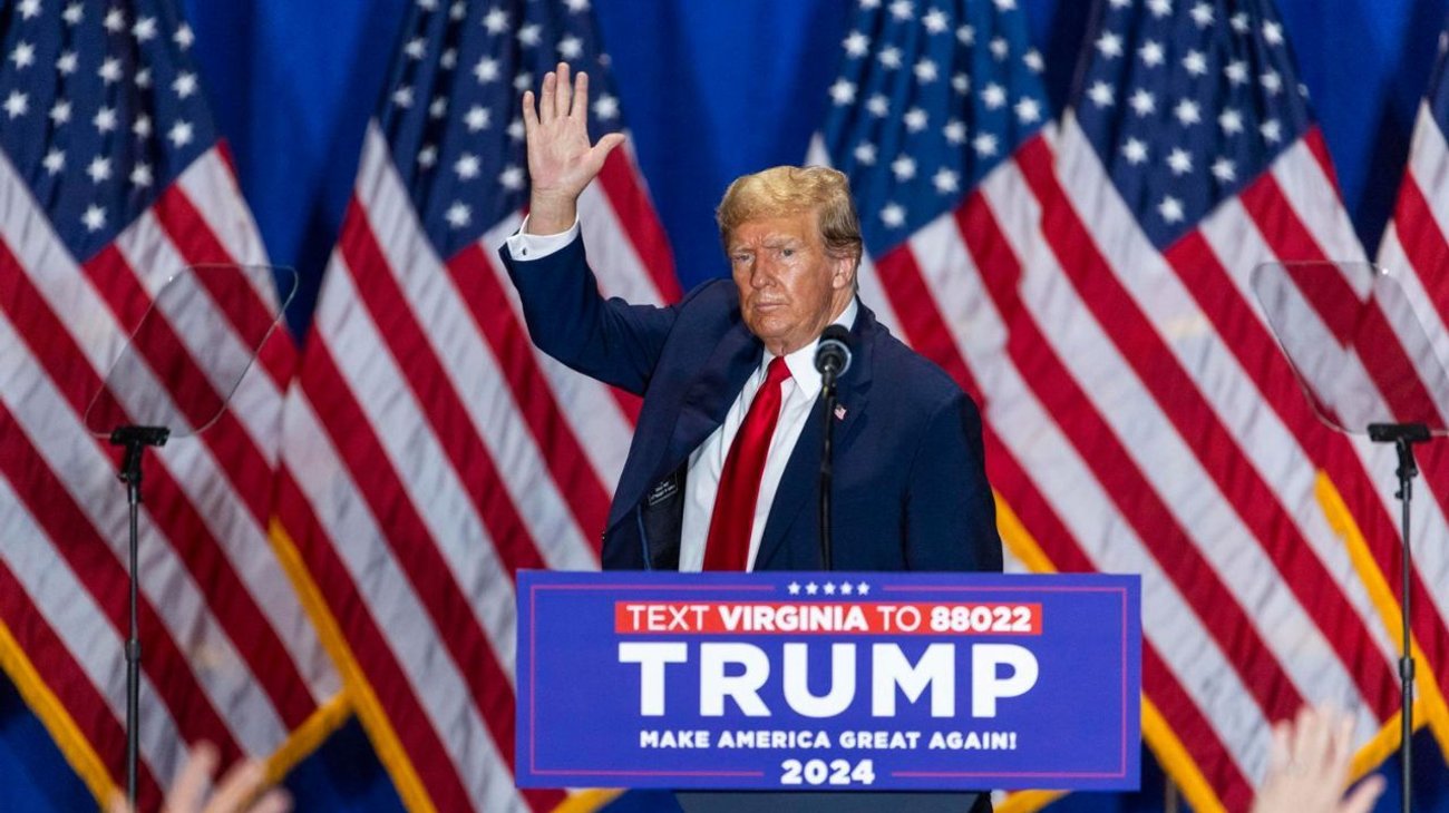 Trump elogia a Milei en un mitin: 'Lo amo porque me ama'