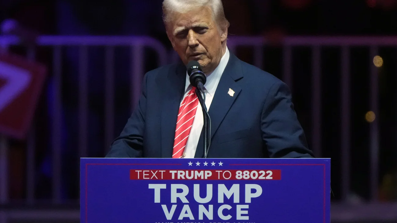 Asesor de Trump dice que Maduro debe aceptar vuelos de deportados