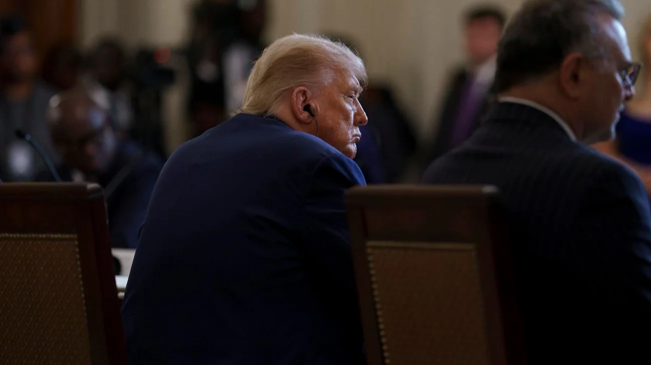 Bloquea juez orden de Trump de quitar nacionalidad por nacimiento