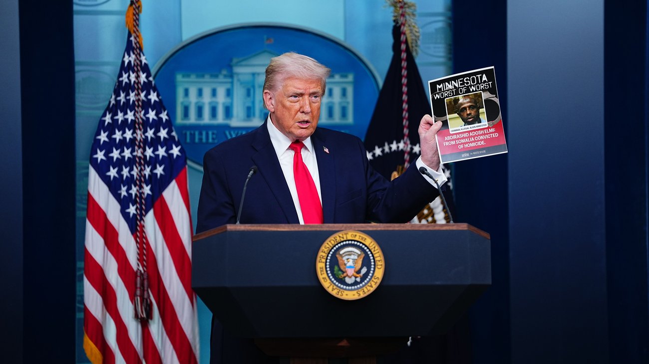 Donald Trump demanda por $10,000 millones de dólares a Hacienda