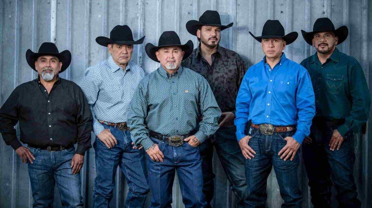 Intocable firma acuerdo global con Primary Wave Music