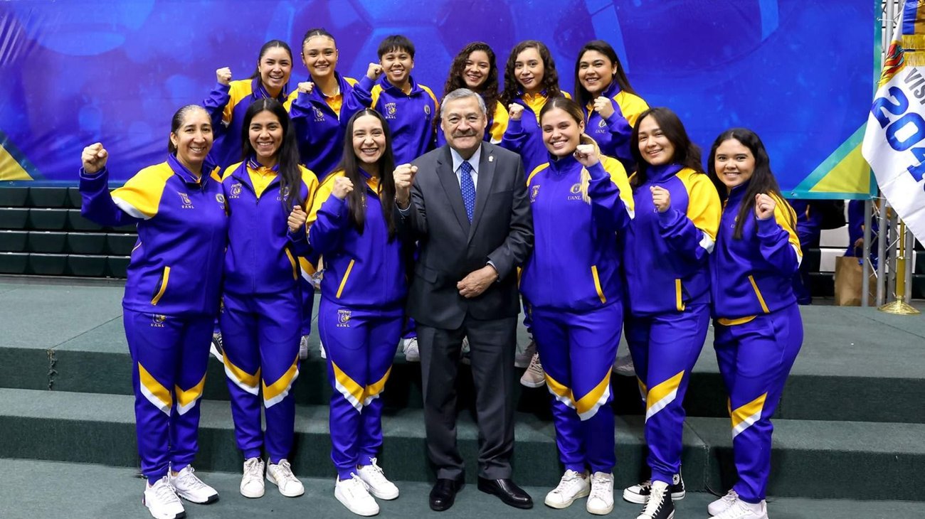 Deportistas de la UANL reciben reconocimiento por su desempeño