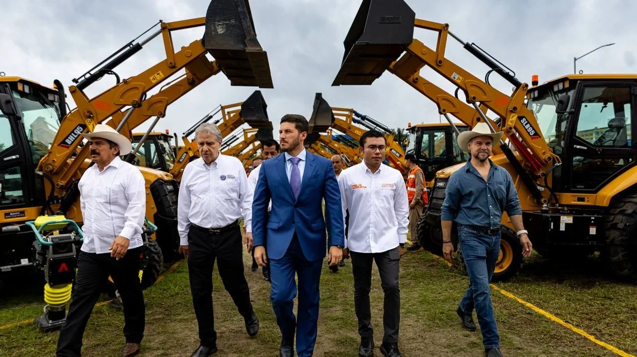 Entrega Samuel 165 unidades para operatividad de Agua y Drenaje